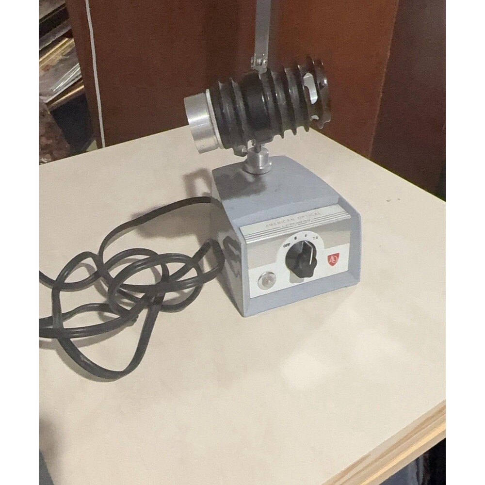American Optical Company Model 651 Variable Transformer with Lamp -TESTED